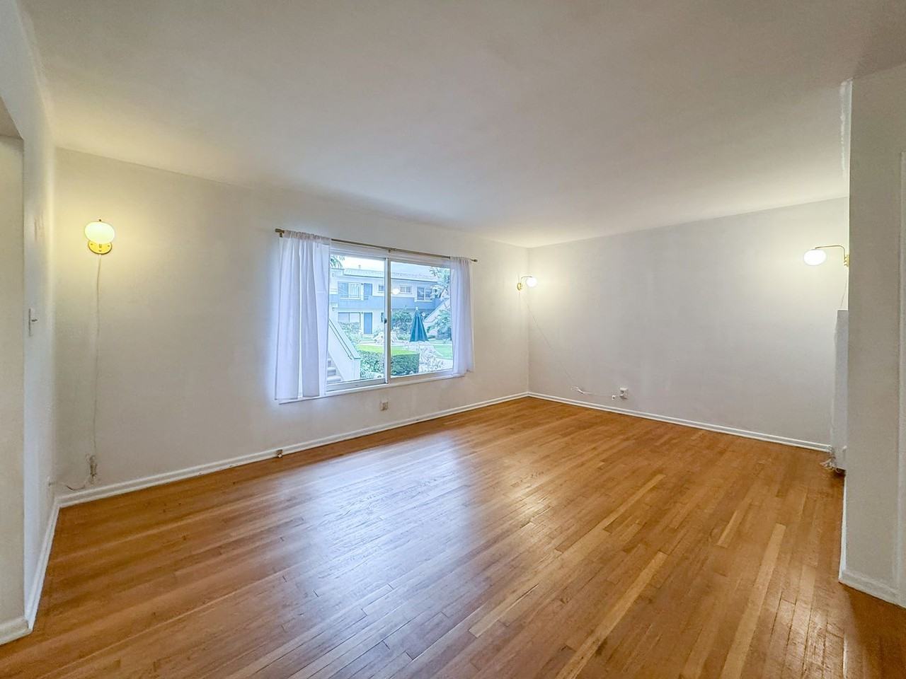 2033 Euclid St #6 - Photo 3 of 19