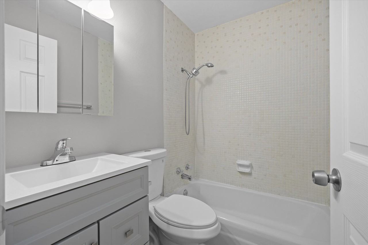 1000 Olive St #213 - Photo 7 of 9
