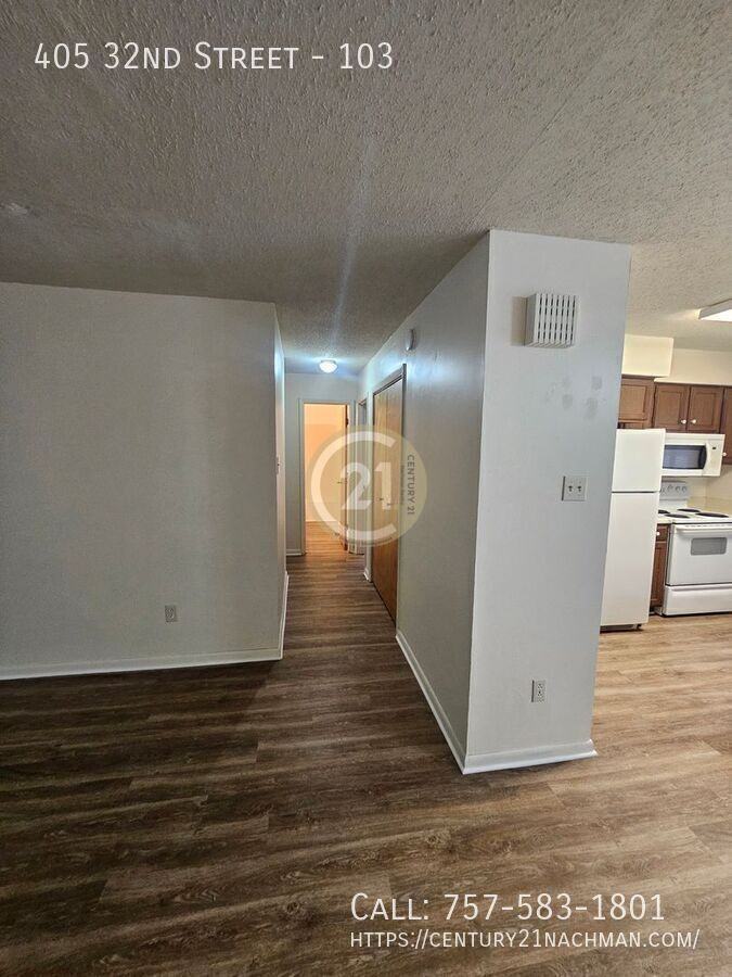 405 32nd St #103 - Photo 7 of 15