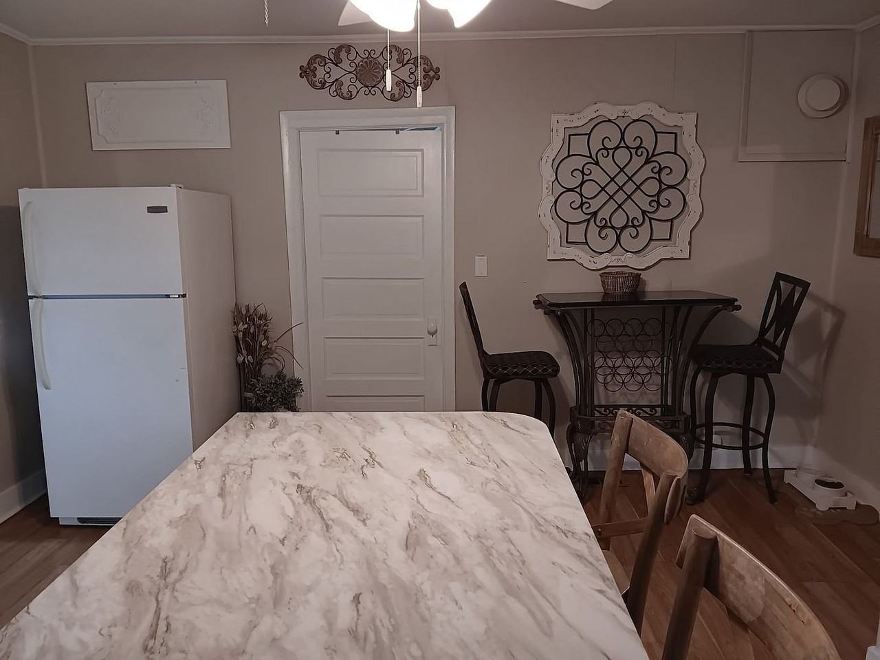 201 Augusta St - Photo 5 of 17