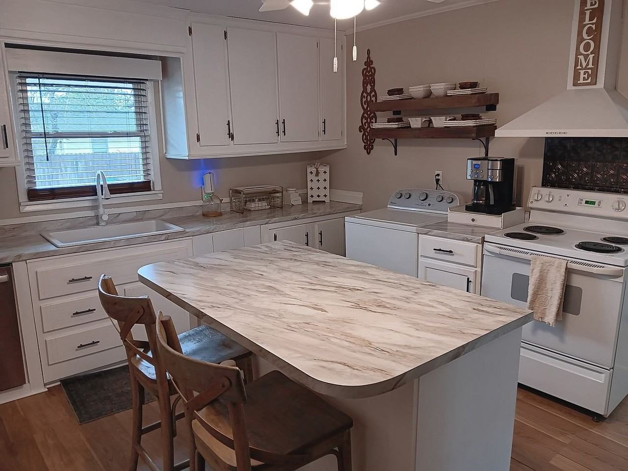 201 Augusta St - Photo 6 of 17