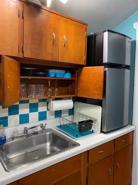 520 E Live Oak St - Photo 2 of 16