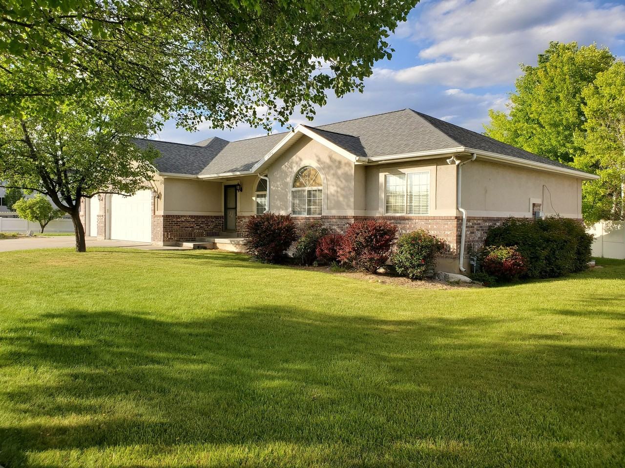 1614 W Brigadoon Park Dr - Photo 2 of 6