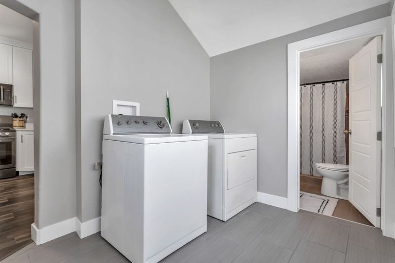 409 E St - Photo 2 of 9