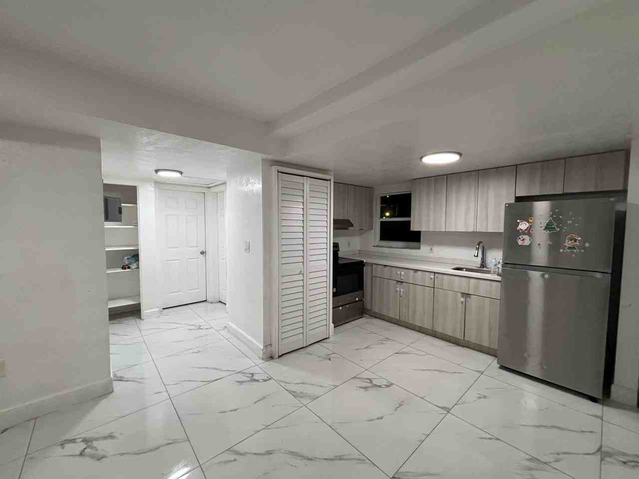431 N East Ave #431 - Photo 7 of 8
