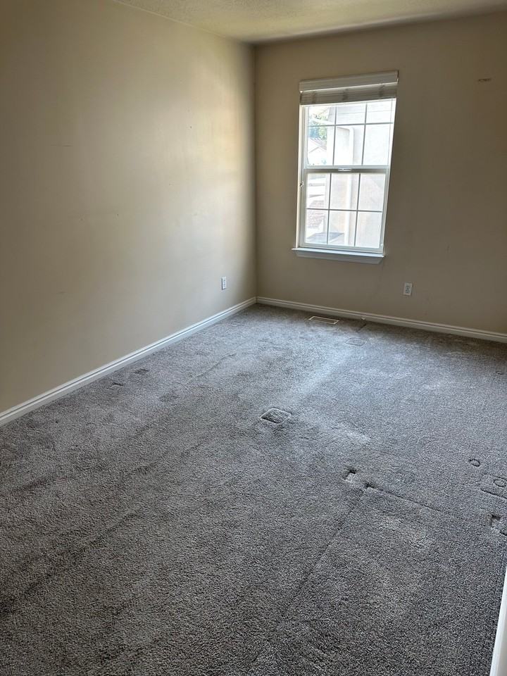 1606 E St #1 - Photo 3 of 10