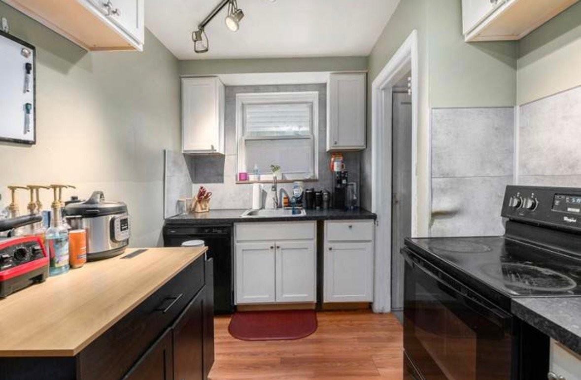 18301 Birwood St - Photo 3 of 9