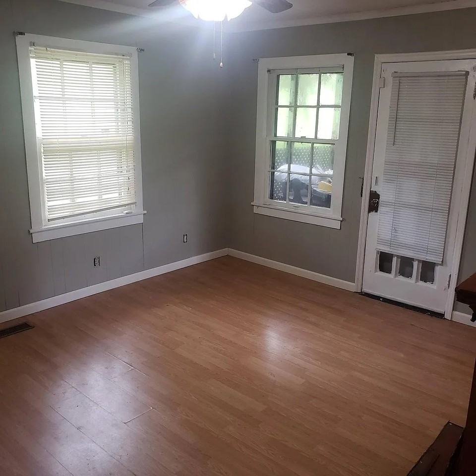 1400 E 11th St - Photo 5 of 13