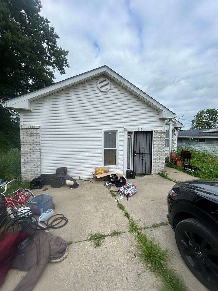 1104 N 41st St - Photo 2 of 20