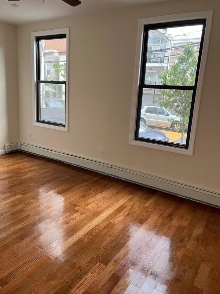 138 37th St #2 - Photo 6 of 10