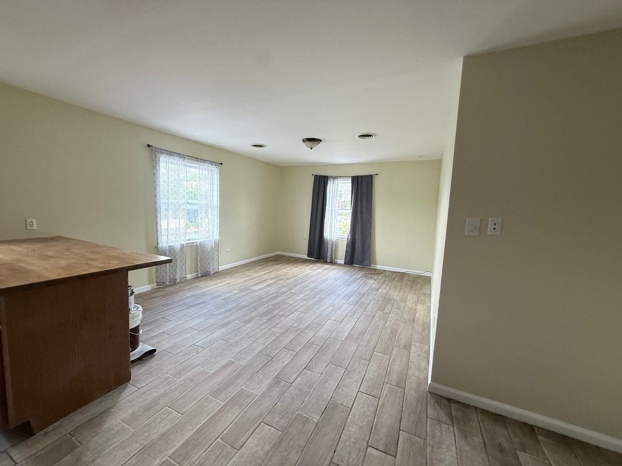246 N Courtland St - Photo 3 of 9
