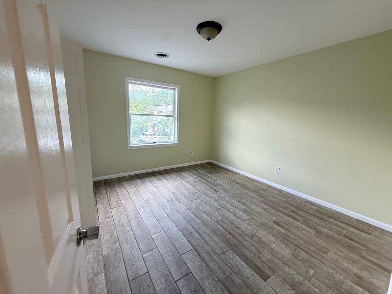 246 N Courtland St - Photo 6 of 9