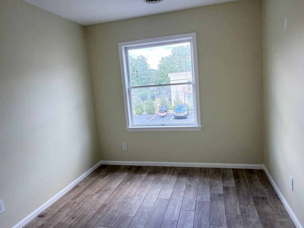 246 N Courtland St - Photo 7 of 9
