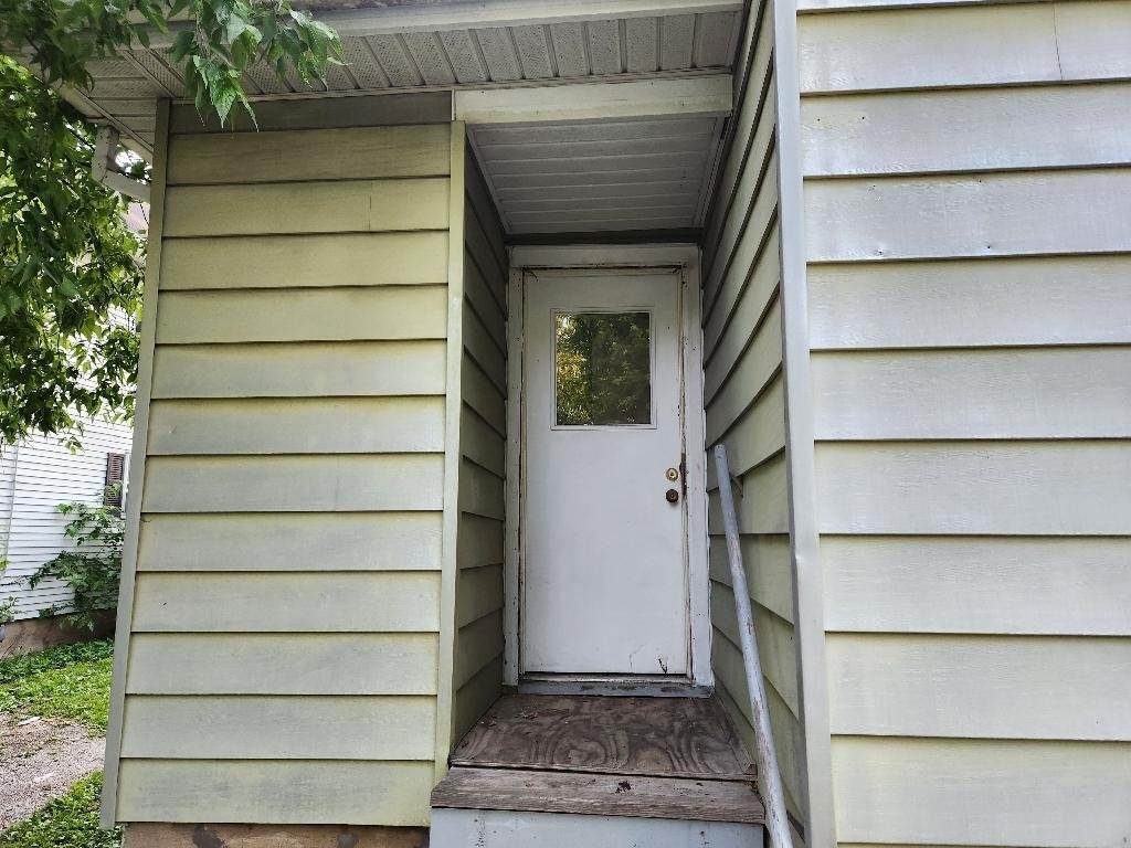 1975 E North St - Photo 2 of 19