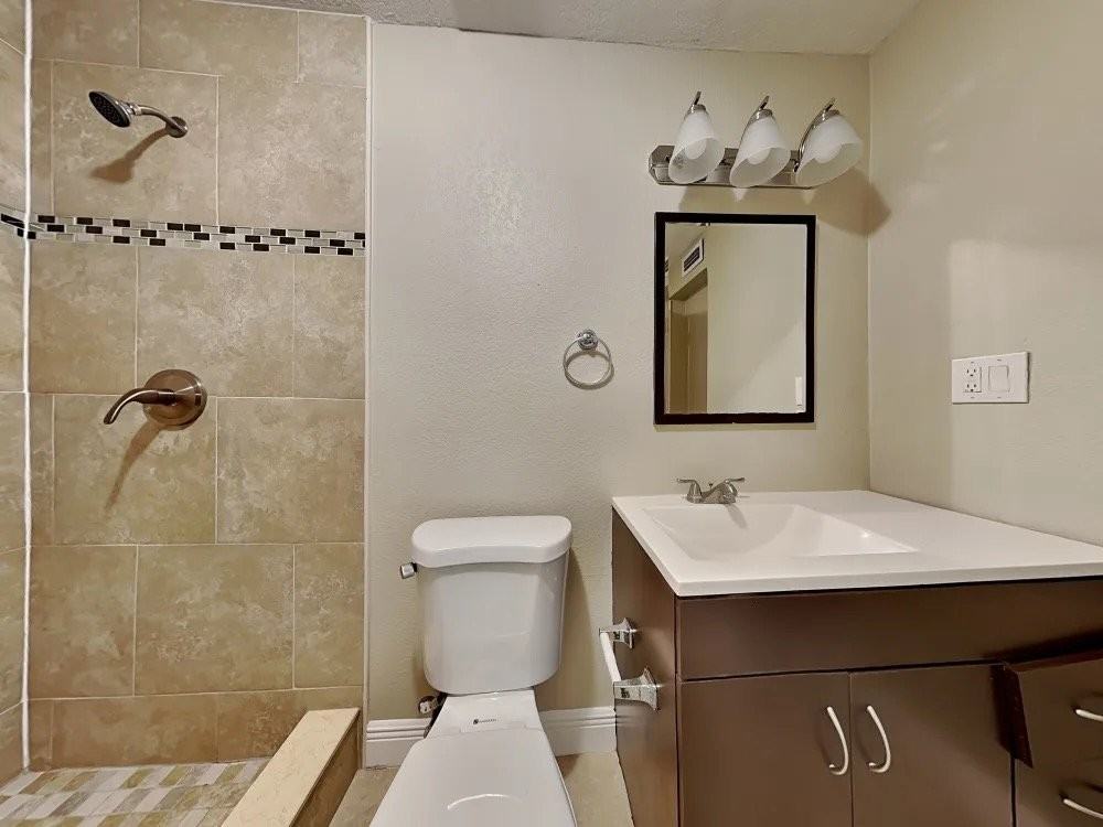 725 Clayton St - Photo 5 of 6