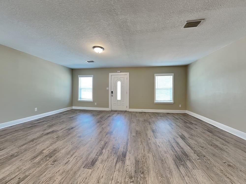 725 Clayton St - Photo 6 of 6