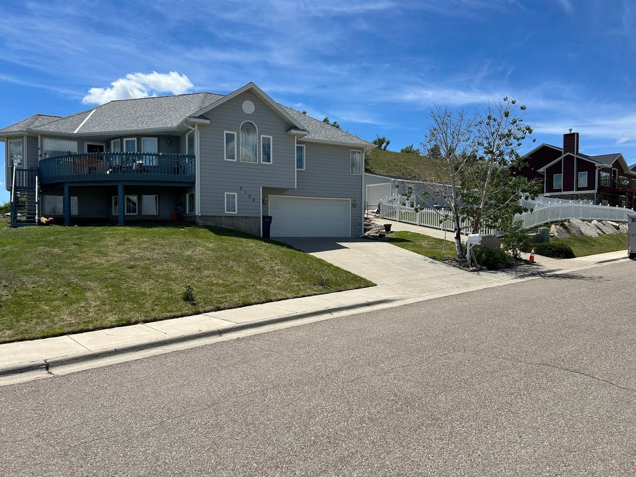 2100 Poplar Dr - Photo 2 of 9