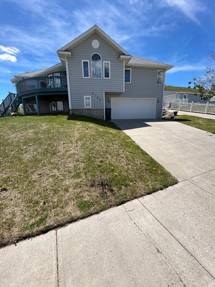 2100 Poplar Dr - Photo 3 of 9