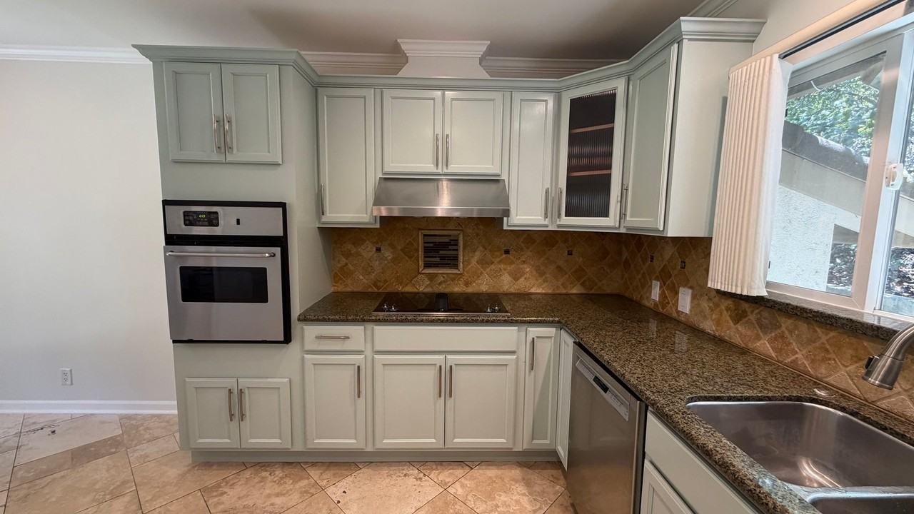 1385 Greenmont Dr - Photo 5 of 10