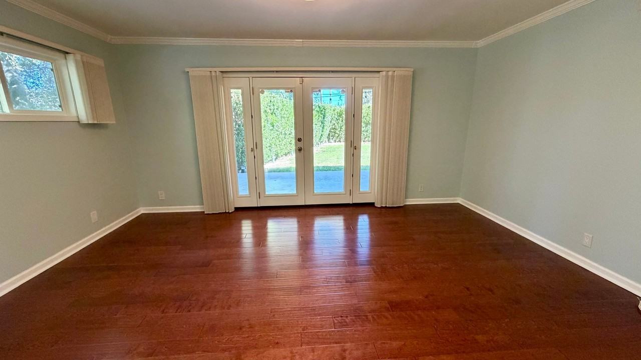 1385 Greenmont Dr - Photo 7 of 10