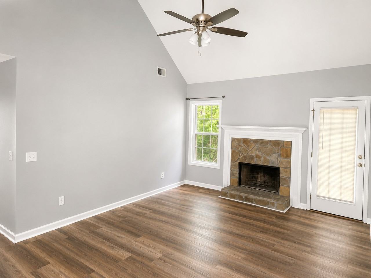 170 River North Ct - Photo 3 of 16