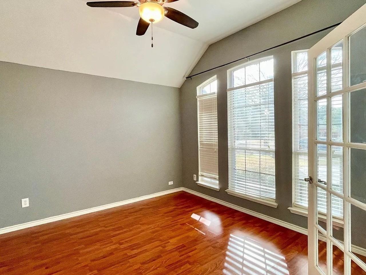 5330 Golfside Dr - Photo 2 of 19