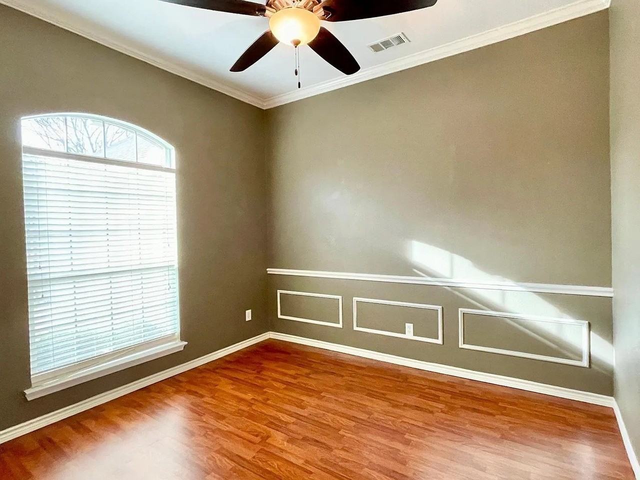 5330 Golfside Dr - Photo 3 of 19