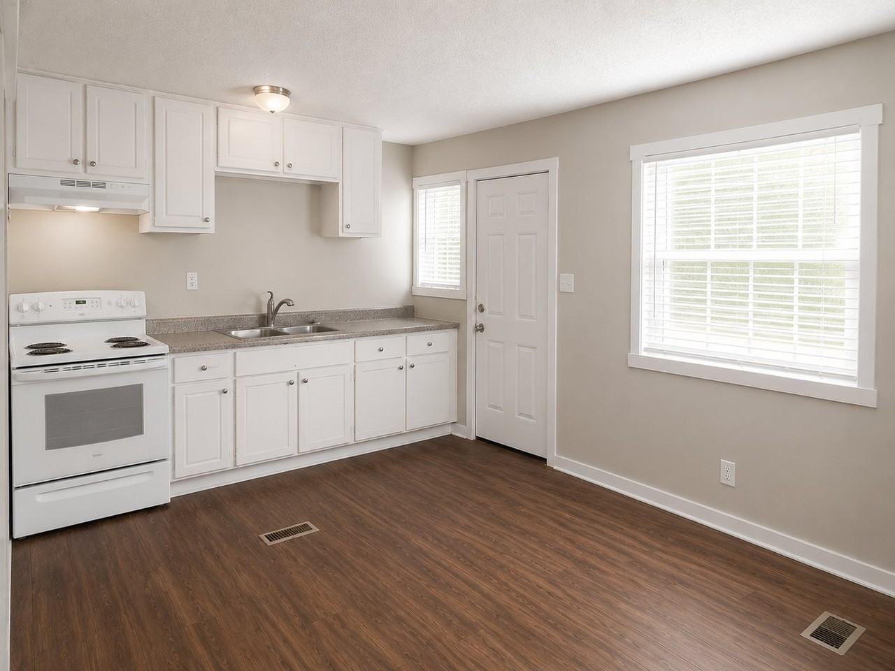 3483 Lawton Rd - Photo 4 of 9