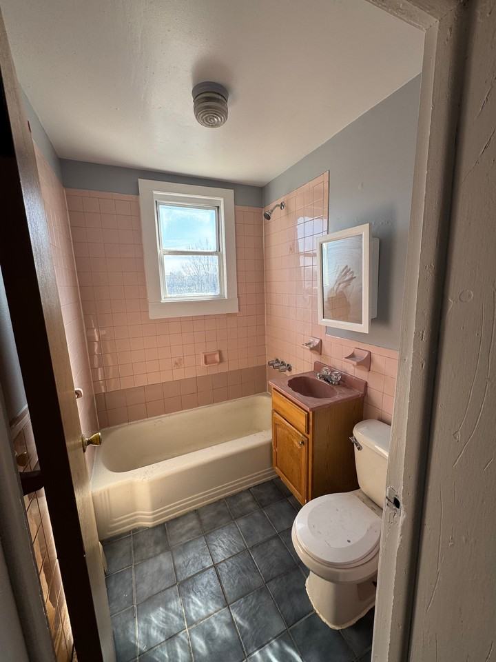 203 Oliver St #2 - Photo 5 of 6