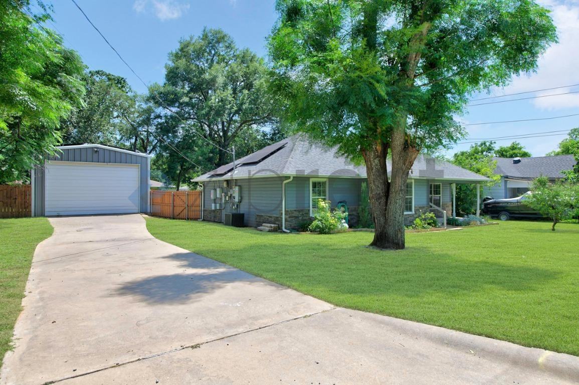 940 Chase St - Photo 4 of 33