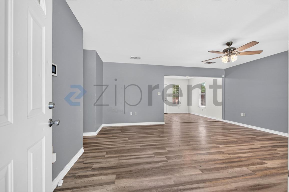 940 Chase St - Photo 6 of 33