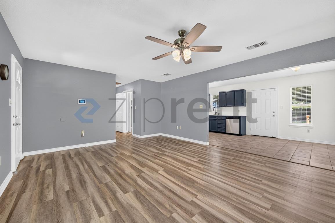 940 Chase St - Photo 7 of 33