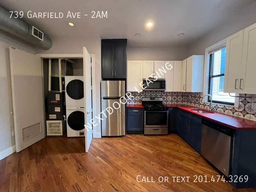 739 Garfield Ave #2AM - Photo 2 of 9