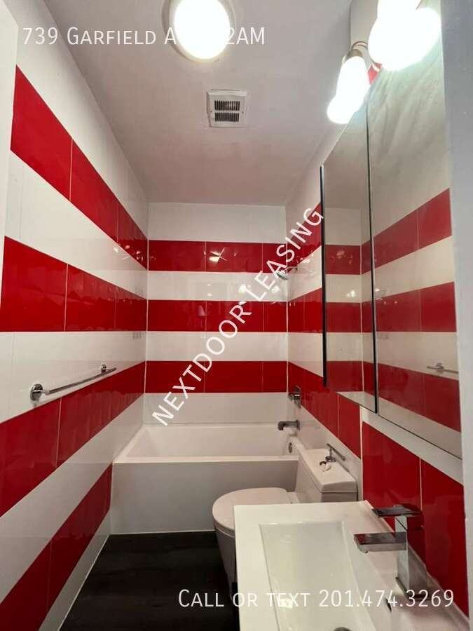 739 Garfield Ave #2AM - Photo 3 of 9