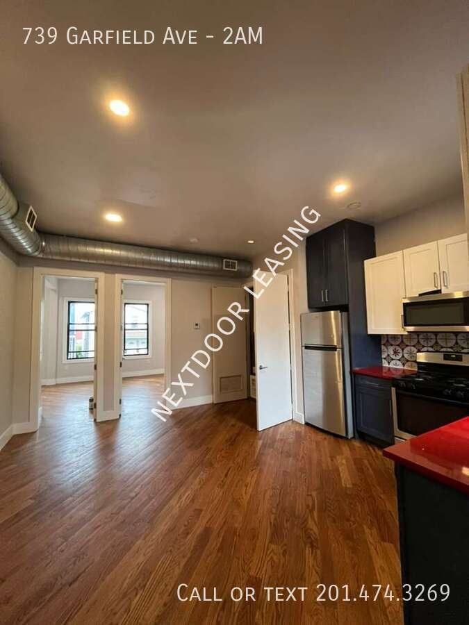 739 Garfield Ave #2AM - Photo 4 of 9