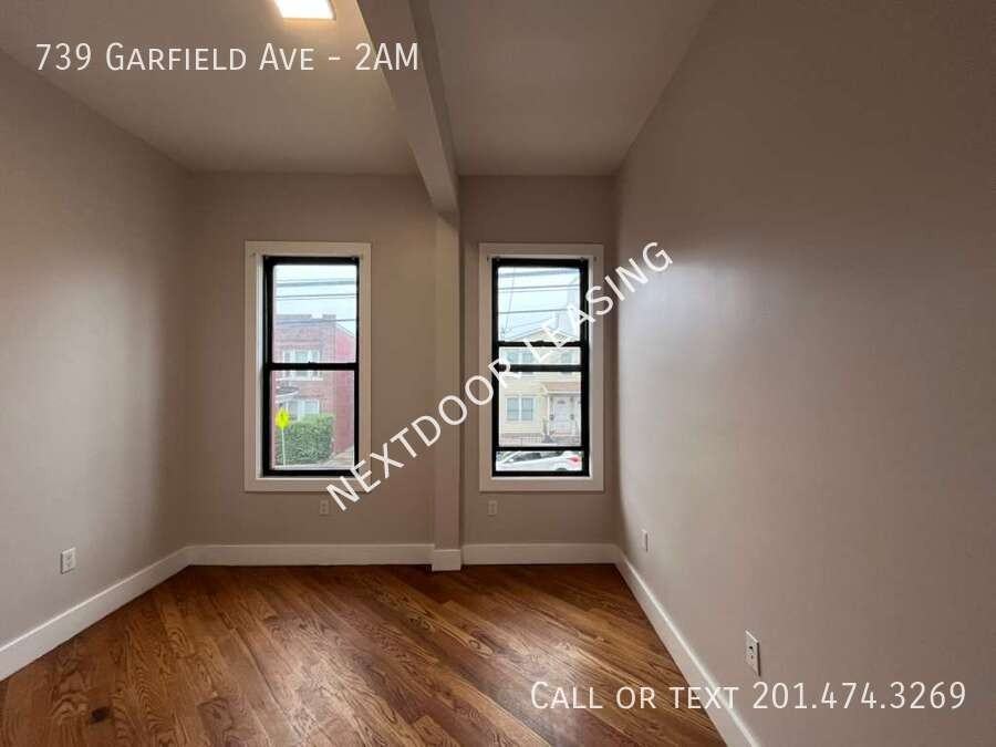 739 Garfield Ave #2AM - Photo 6 of 9