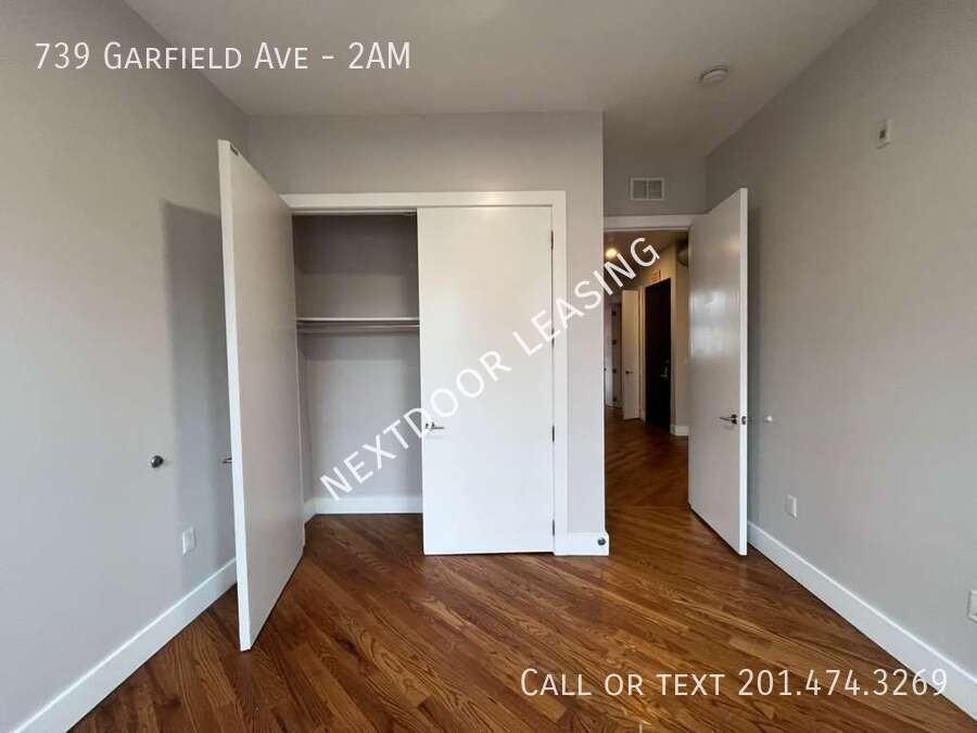 739 Garfield Ave #2AM - Photo 7 of 9