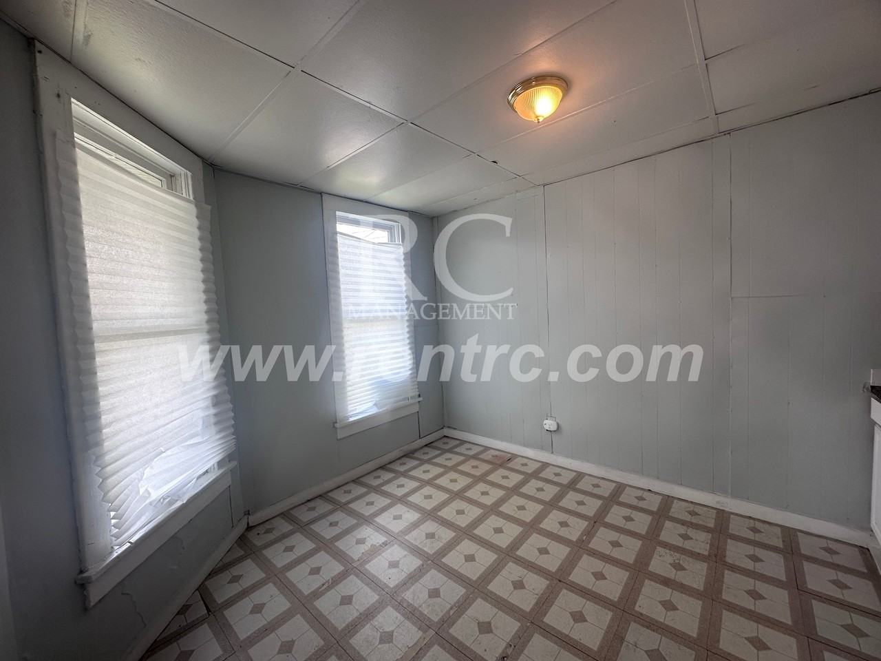 1135 N Jackson St - Photo 2 of 11