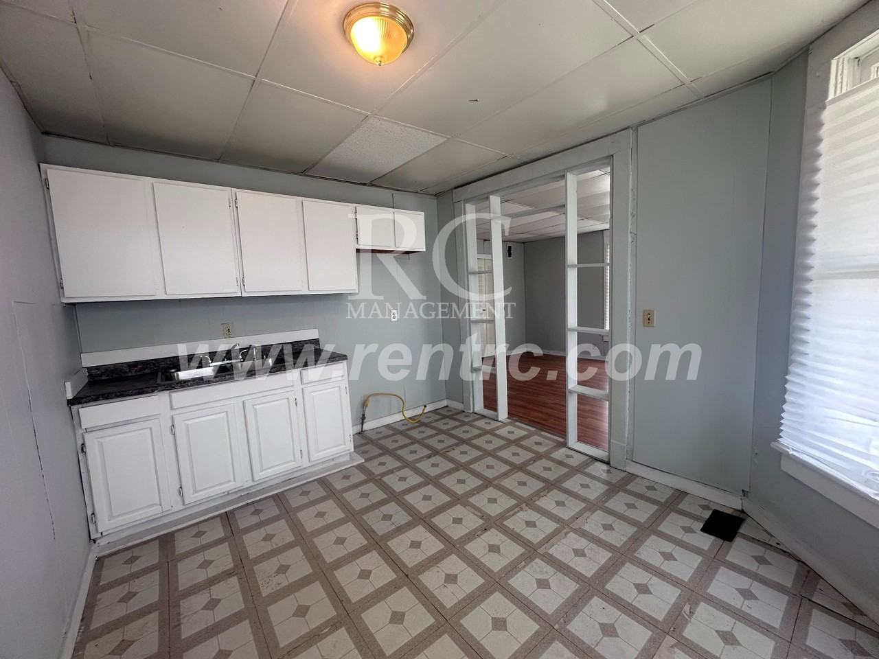 1135 N Jackson St - Photo 3 of 11