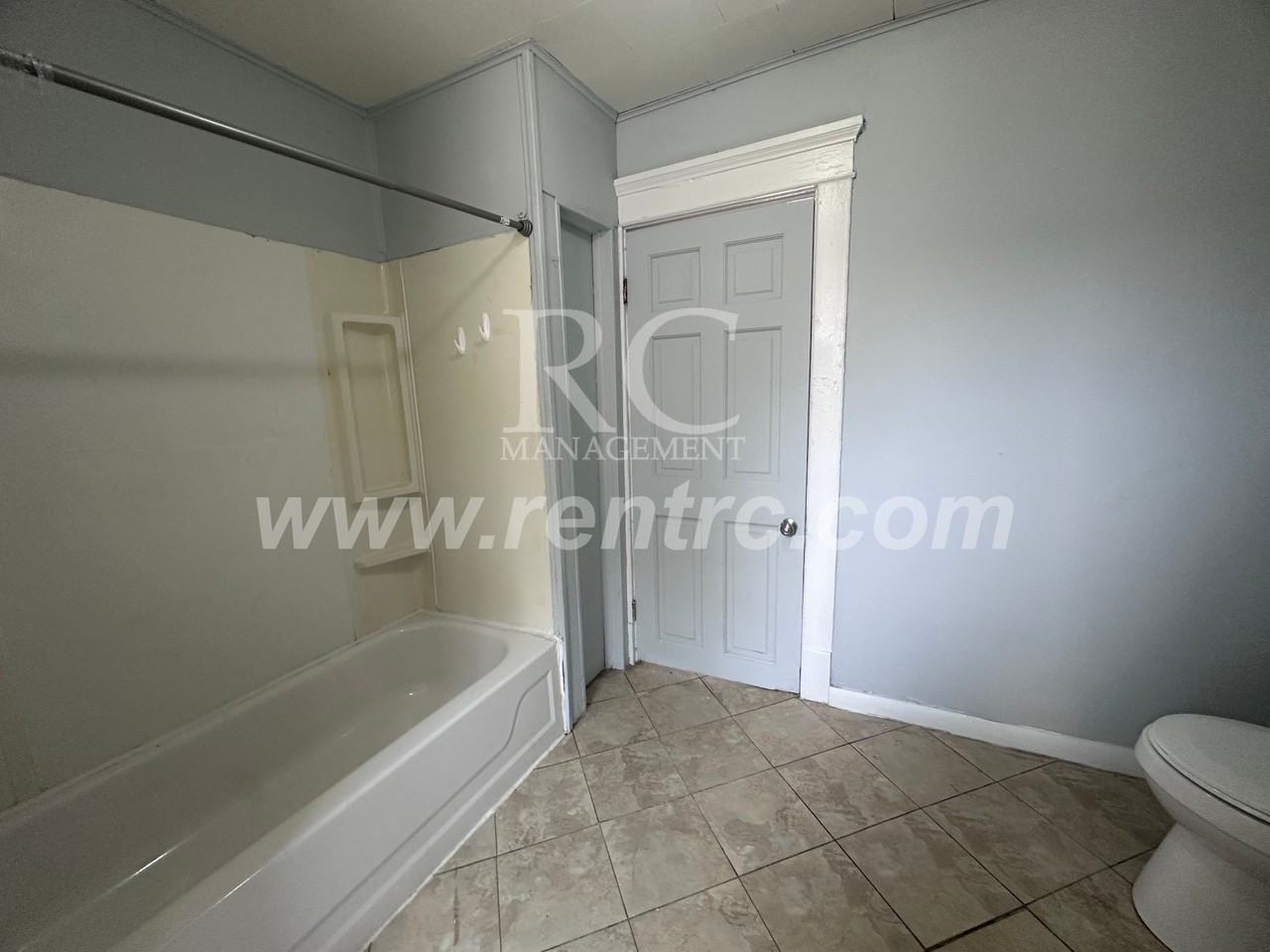 1135 N Jackson St - Photo 5 of 11