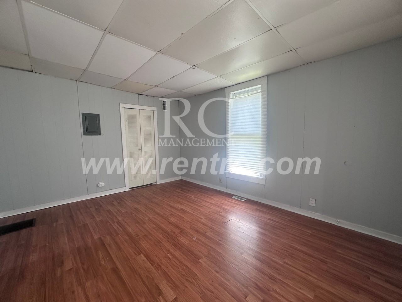 1135 N Jackson St - Photo 6 of 11