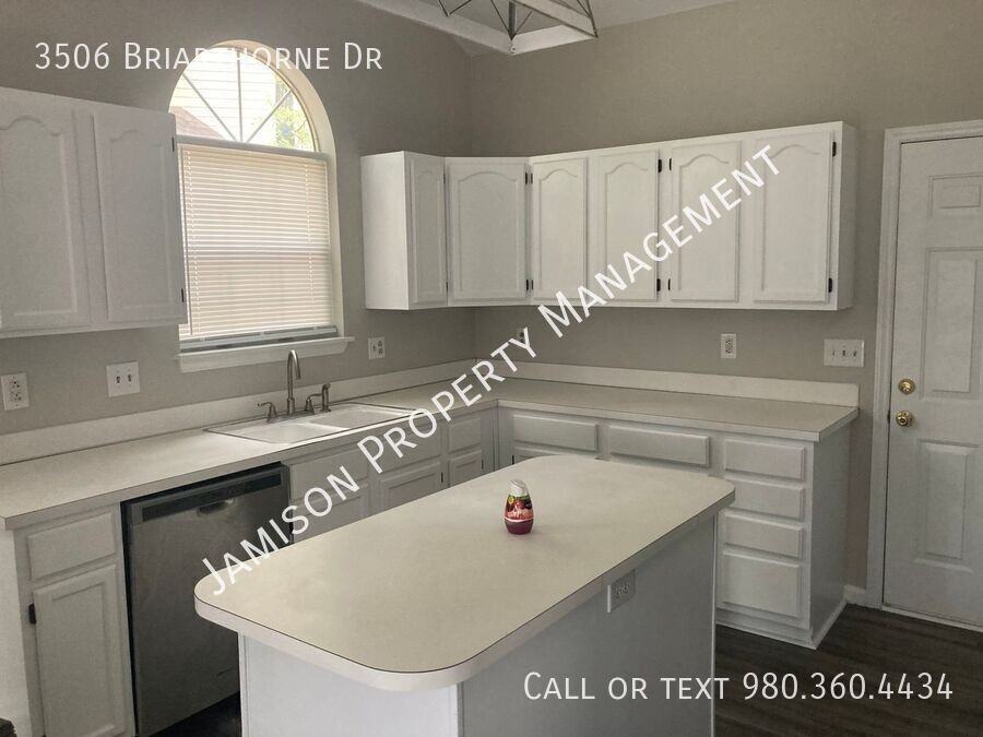 3506 Briarthorne Dr - Photo 3 of 12