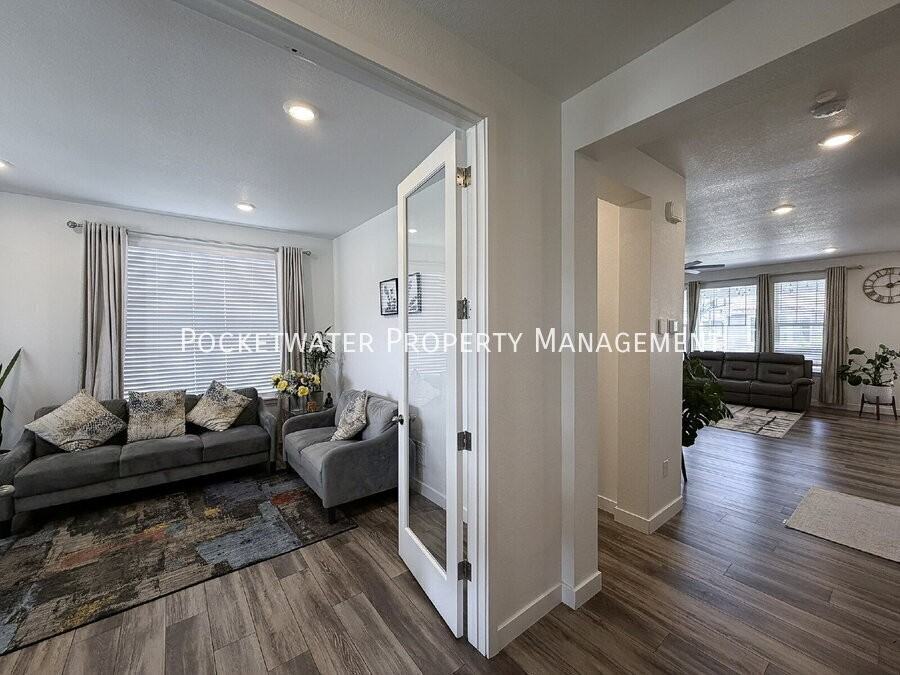 1856 Meagan Way - Photo 2 of 31