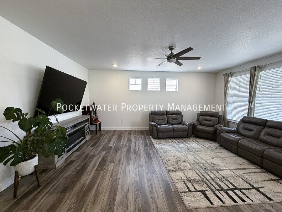 1856 Meagan Way - Photo 5 of 31