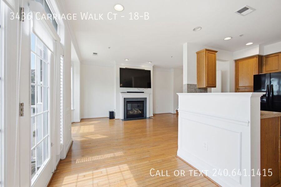 3436 Carriage Walk Ct #18B - Photo 4 of 23