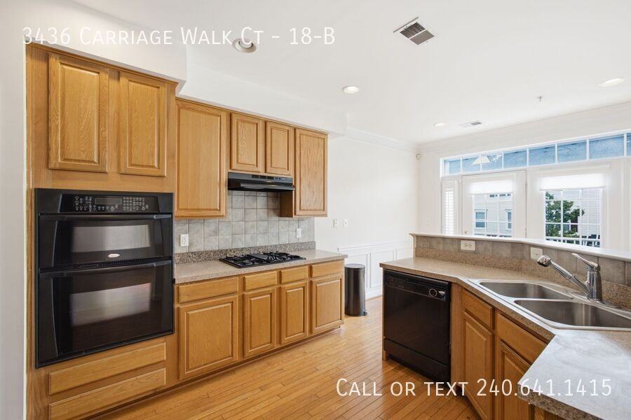 3436 Carriage Walk Ct #18B - Photo 5 of 23