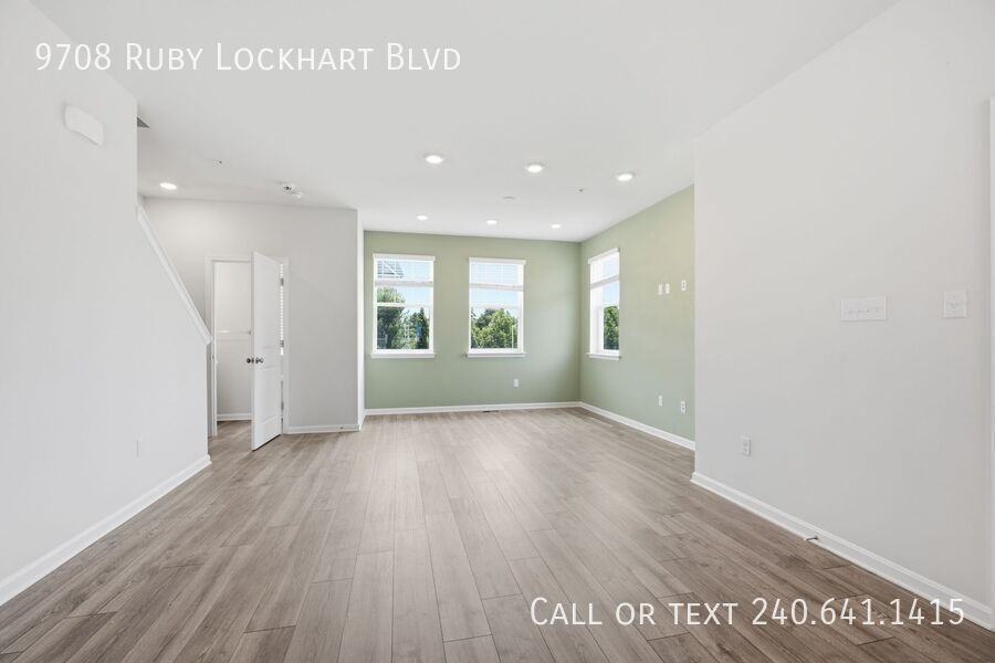 9708 Ruby Lockhart Blvd - Photo 2 of 20