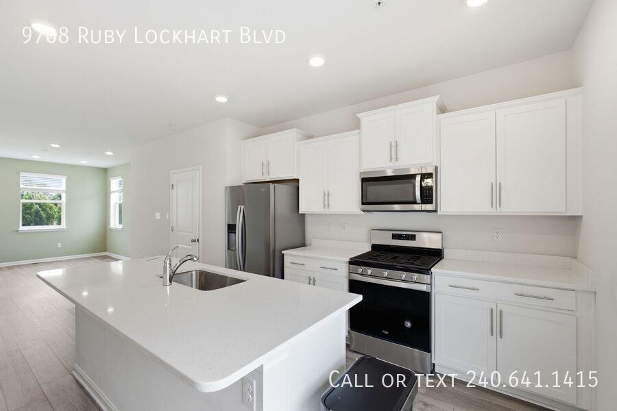 9708 Ruby Lockhart Blvd - Photo 5 of 20