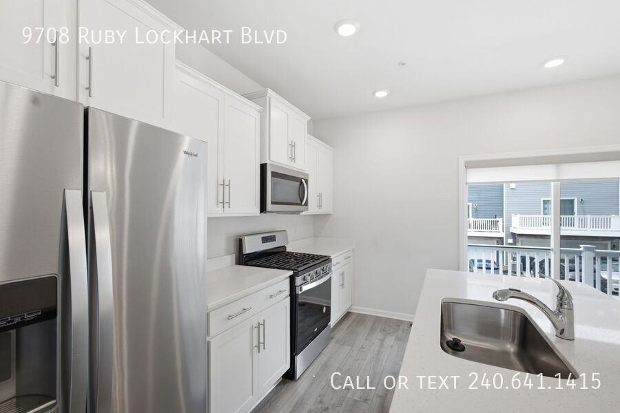 9708 Ruby Lockhart Blvd - Photo 7 of 20