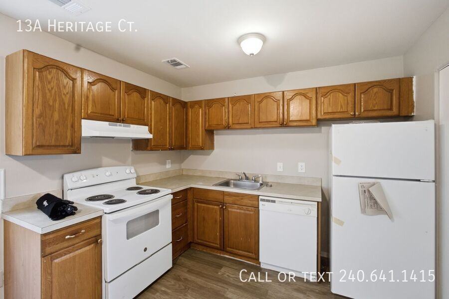 13 Heritage Ct Apt A - Photo 5 of 14